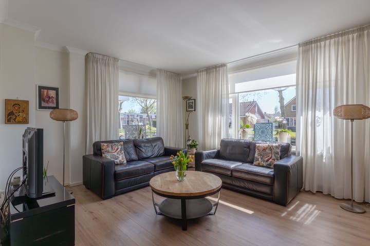 Twee-onder-één-kap te koop: Ds. Boekholtstraat 29, Surhuisterveen