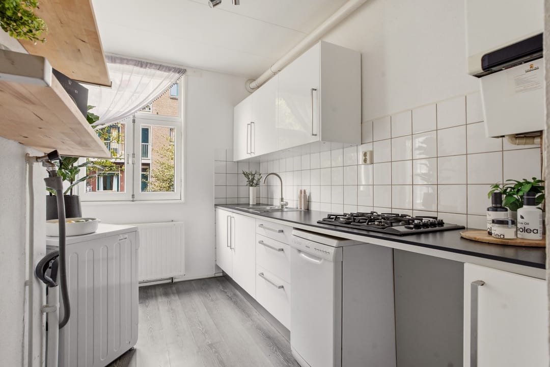 Photo 13 of Vincent van Goghstraat 4-B