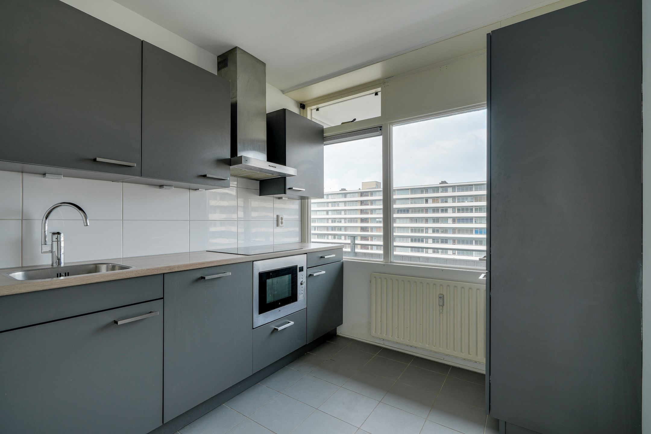 Bright Apartment with City Views in Utrecht Overvecht — 18