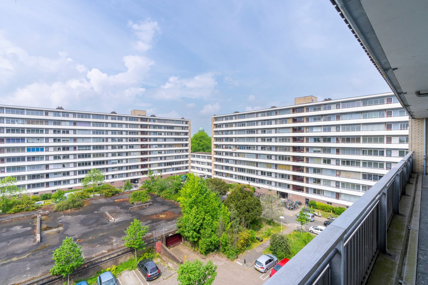 Bright Apartment with City Views in Utrecht Overvecht — 35