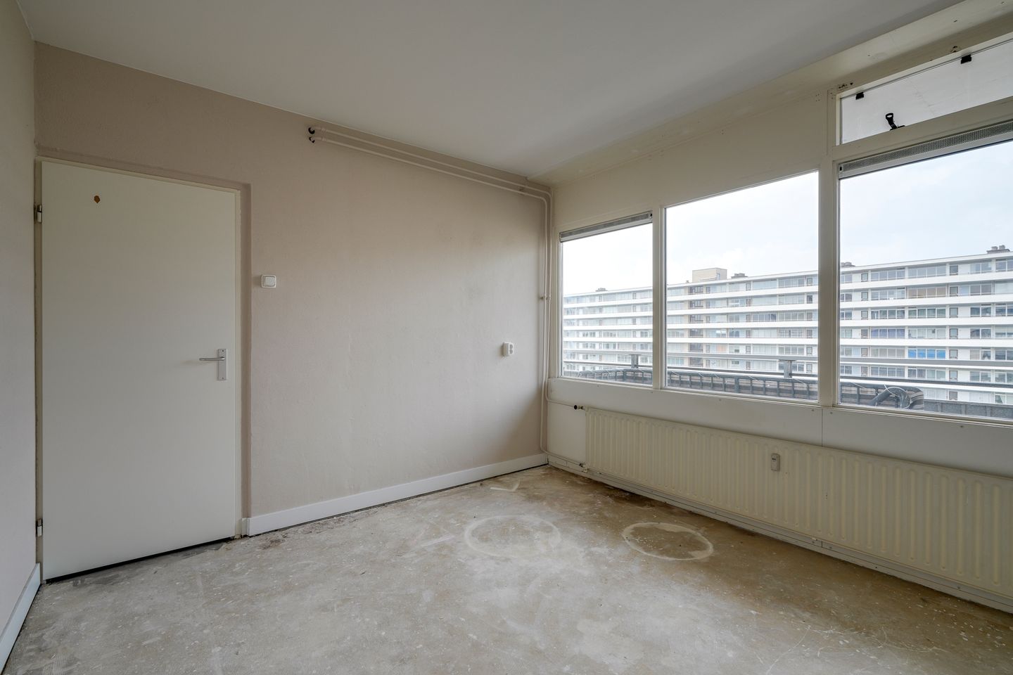 Bright Apartment with City Views in Utrecht Overvecht — 25