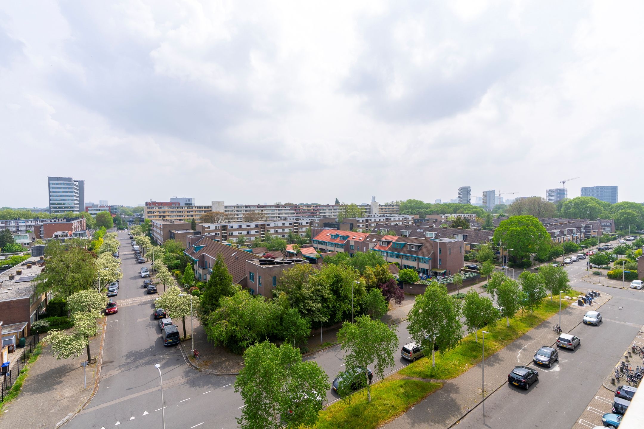 Bright Apartment with City Views in Utrecht Overvecht — 15