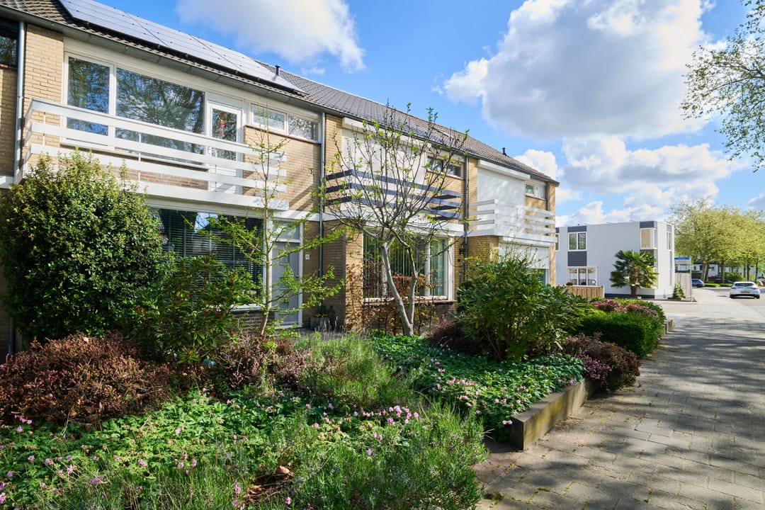 Modern Energy Efficient Family Home in Halsteren with 4 Bedrooms and Garage — 47