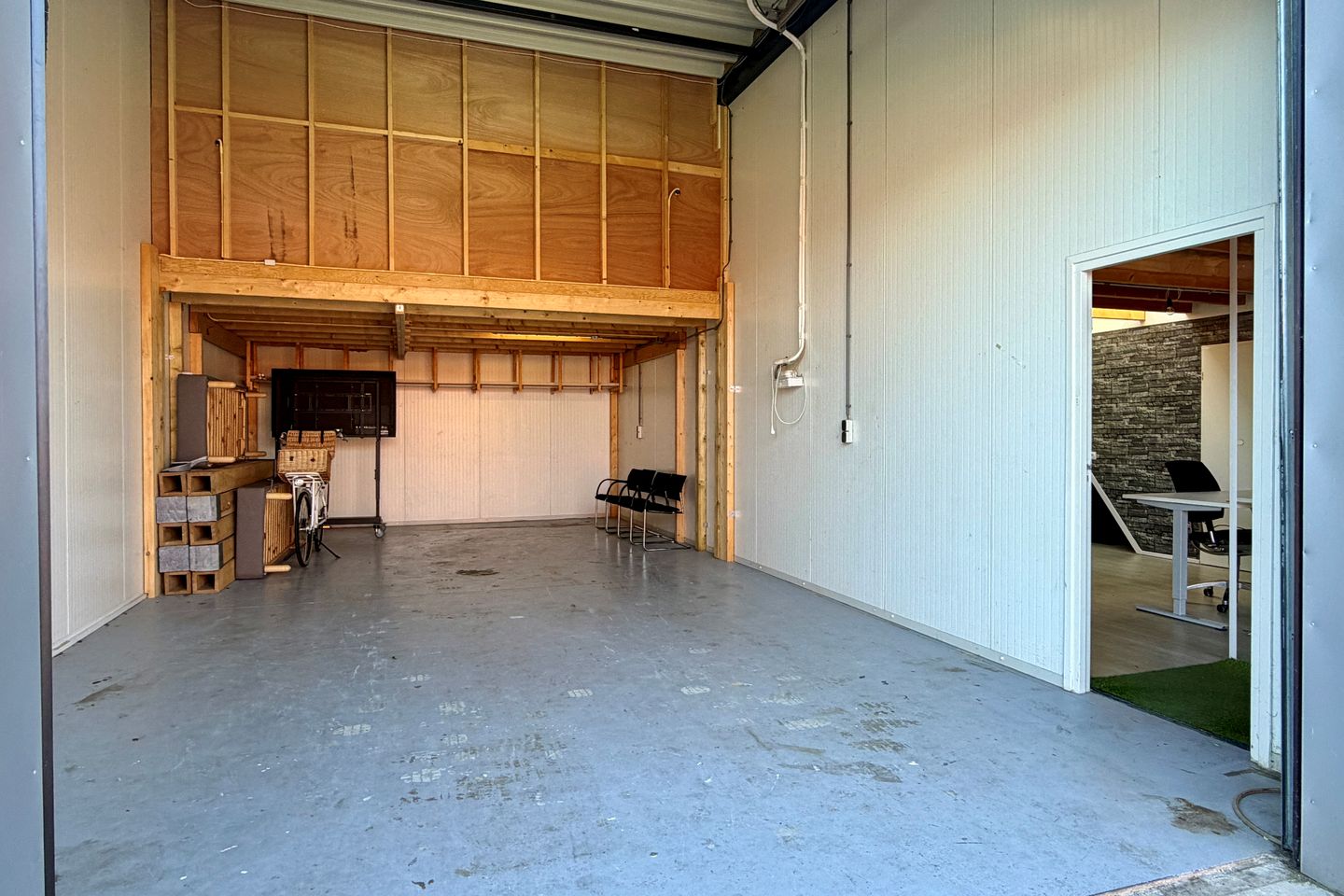 View photo 2 of Leerlooier 9-F