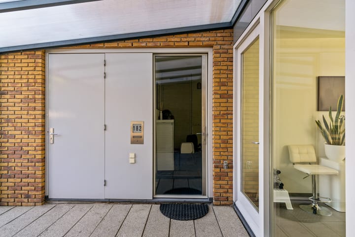Tussenwoning te koop: Vitruviusstraat 182, Leiden
