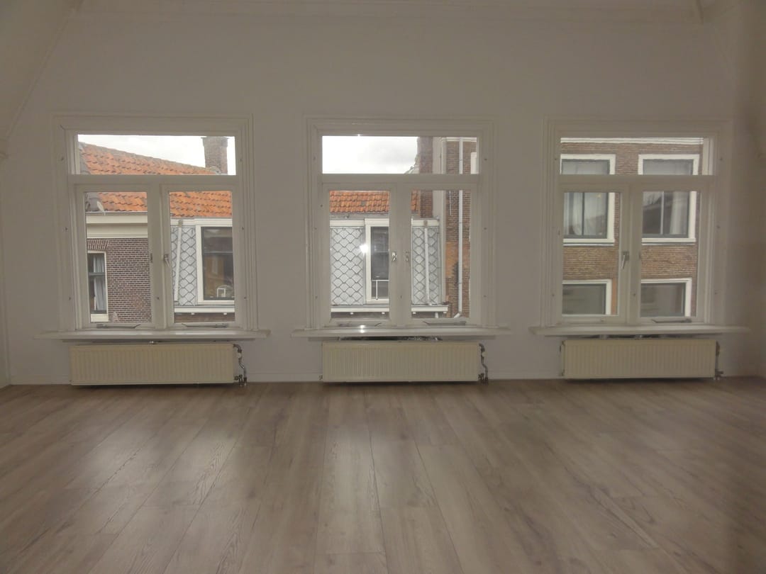 Photo 2 of Haarlemmerstraat 93-B