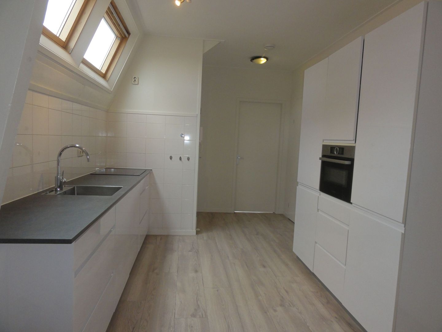 Photo 5 of Haarlemmerstraat 93-B