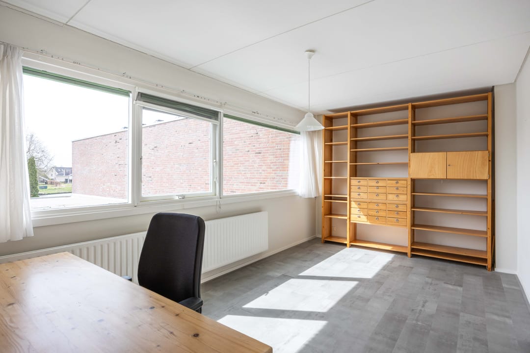 Architectural Waterfront Home with Canal Views in Leeuwarden — 38