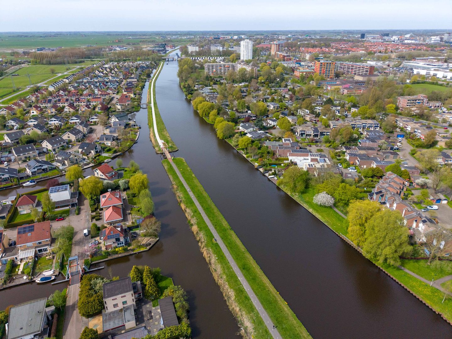 Architectural Waterfront Home with Canal Views in Leeuwarden — 55