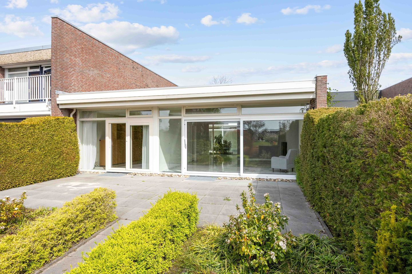 Architectural Waterfront Home with Canal Views in Leeuwarden — 40