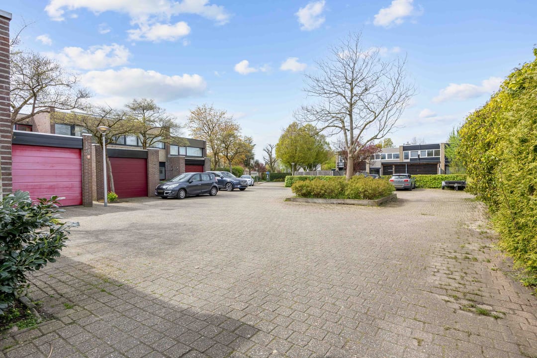 Architectural Waterfront Home with Canal Views in Leeuwarden — 58