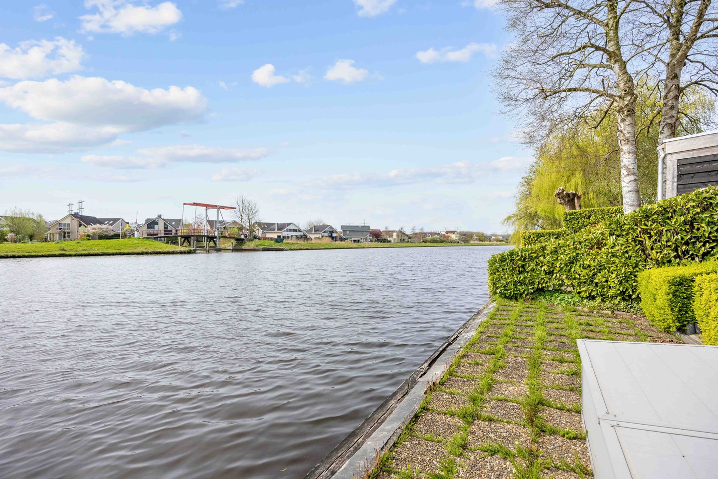 Architectural Waterfront Home with Canal Views in Leeuwarden — 49