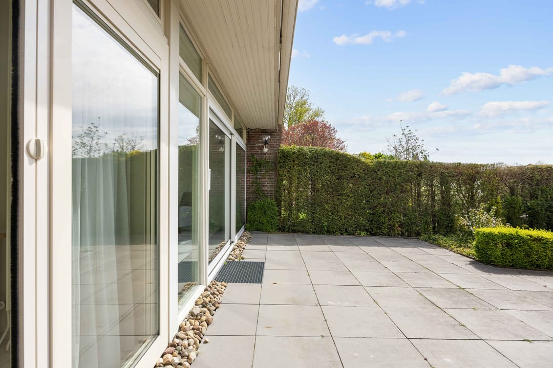 Architectural Waterfront Home with Canal Views in Leeuwarden — 41