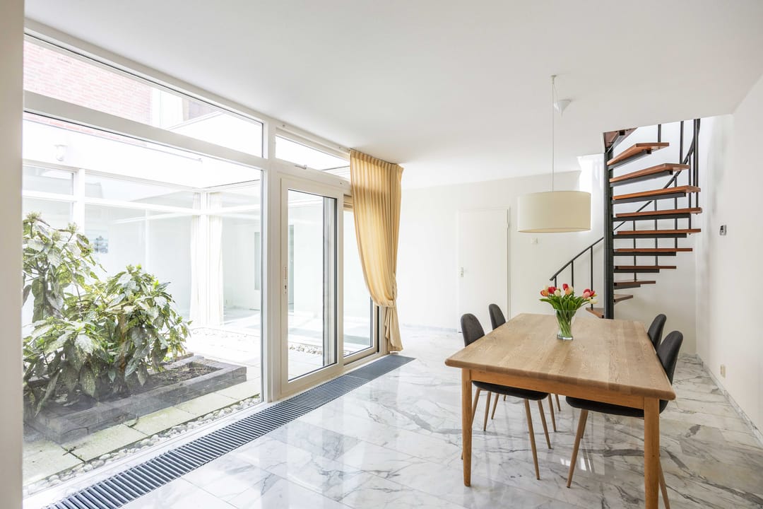 Architectural Waterfront Home with Canal Views in Leeuwarden — 16