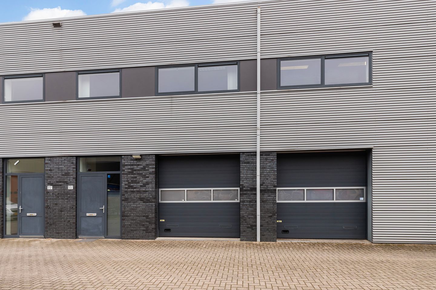 View photo 2 of Laan van de Ram 35-B