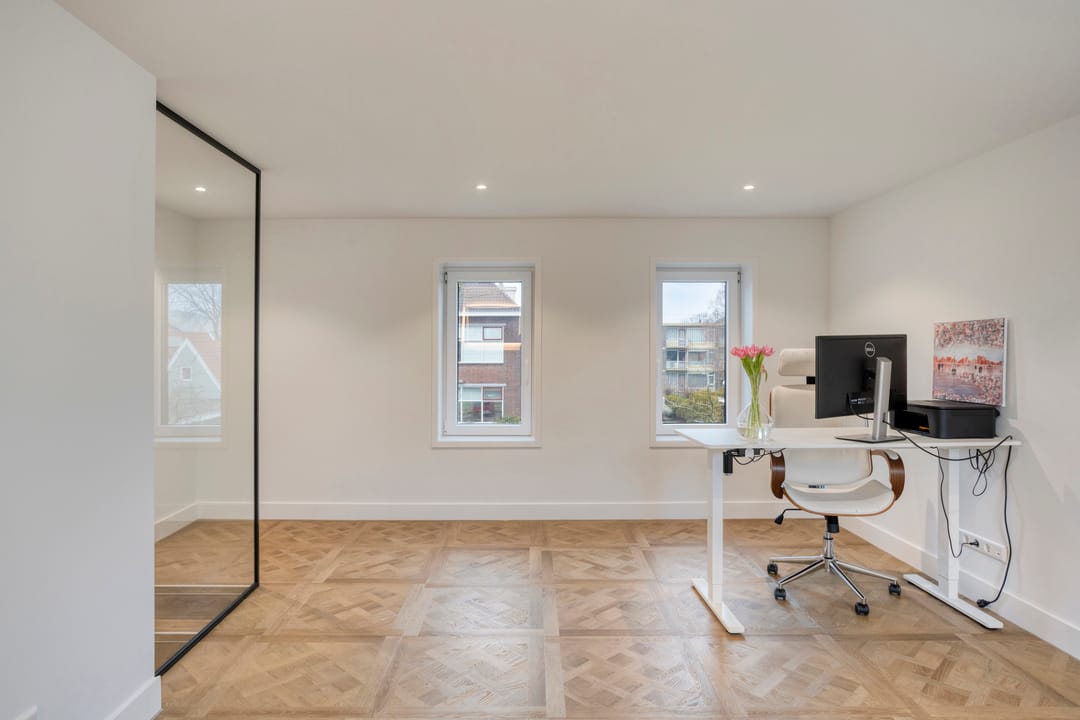Historic Aquarium Building in Zaandijk Fully Renovated with Luxury Finishes — 41
