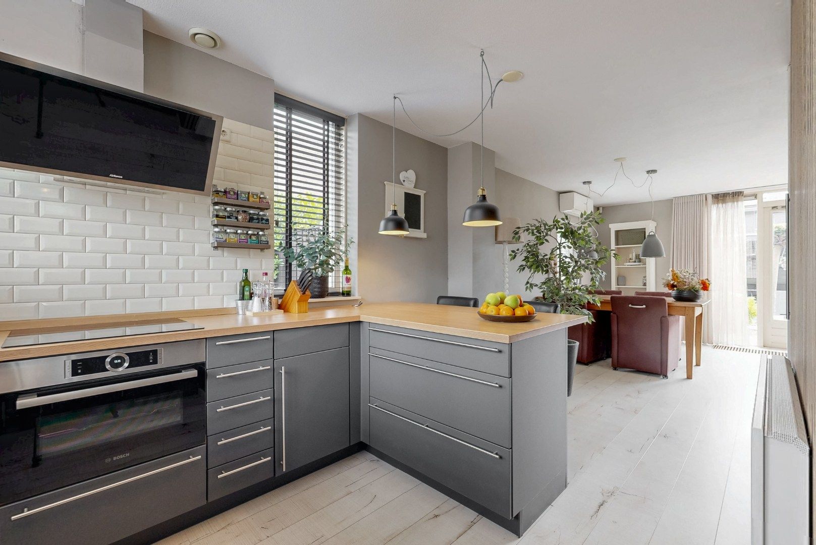 Photo 18 of Jan van Eyckstraat 36