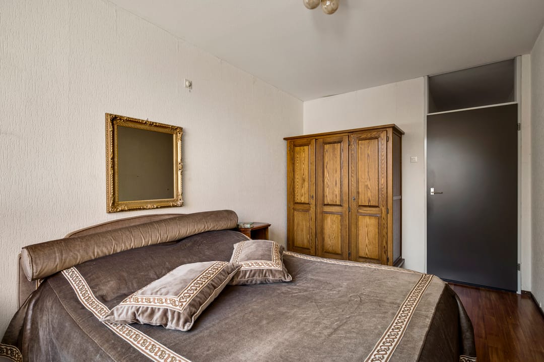 Spacious 3-Bedroom Apartment with Private Parking in Roermond City Center — 17