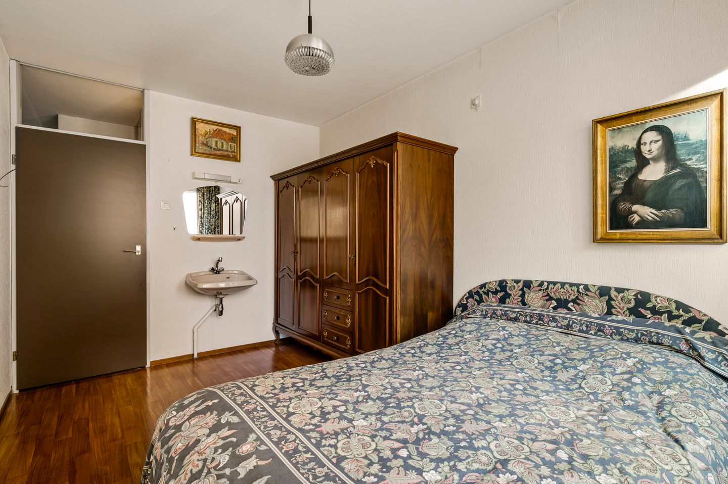 Spacious 3-Bedroom Apartment with Private Parking in Roermond City Center — 14