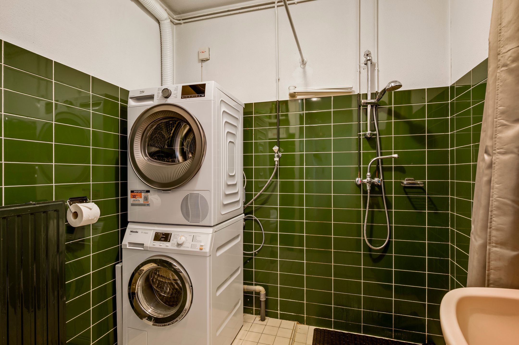 Spacious 3-Bedroom Apartment with Private Parking in Roermond City Center — 18