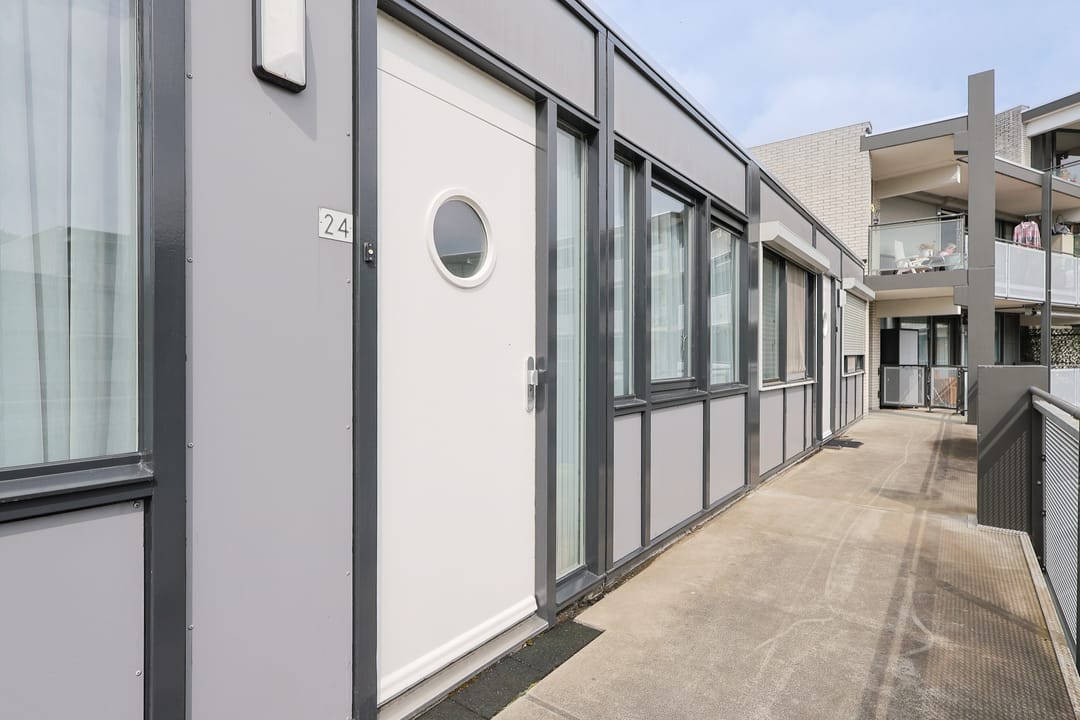 Photo 11 of Dr.van Helvoortstraat 24