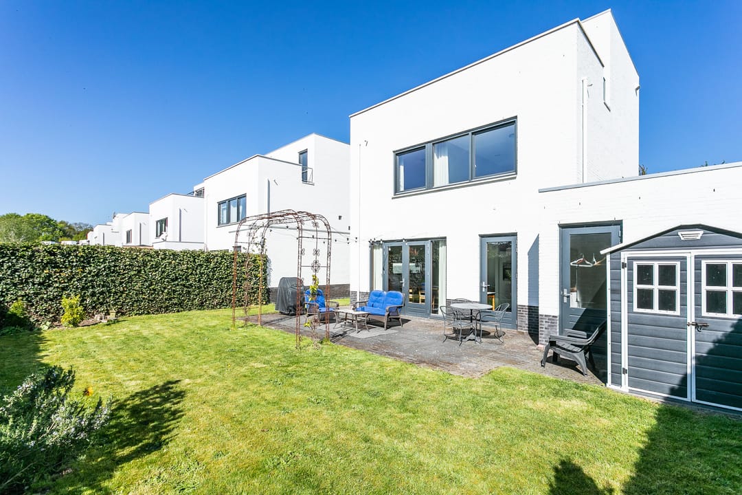 Spacious Detached Home with Indoor Garage in Sought-After Amstenraderveld — 26