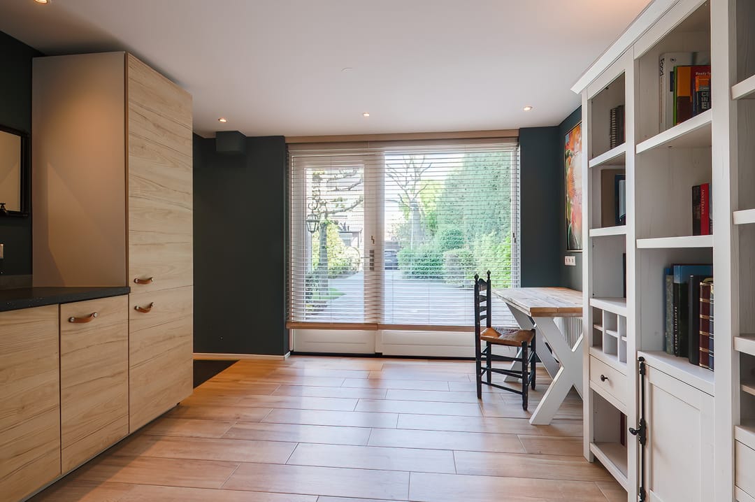 Spacious Detached Family Home with Home Office Space in Quiet Cul-de-sac — 32