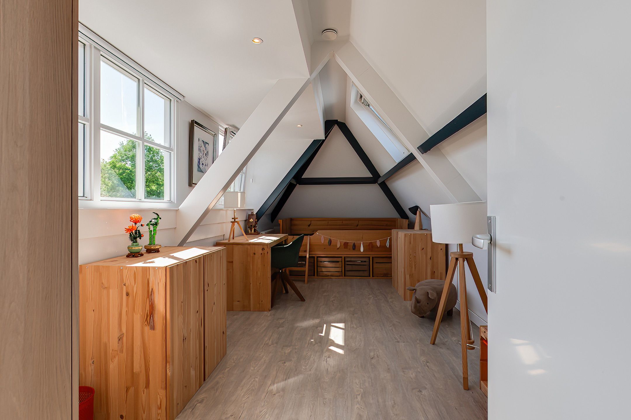 Spacious Detached Family Home with Home Office Space in Quiet Cul-de-sac — 48