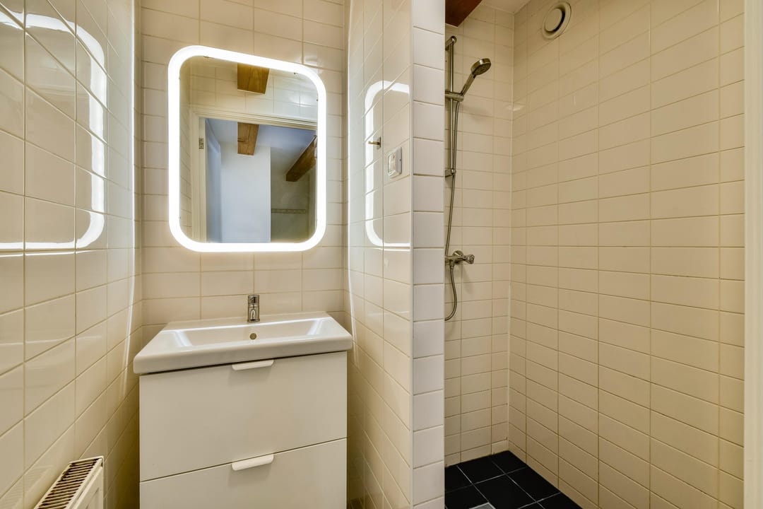 Renovated Monumental Apartment with Elevator in Amsterdam City Center — 16