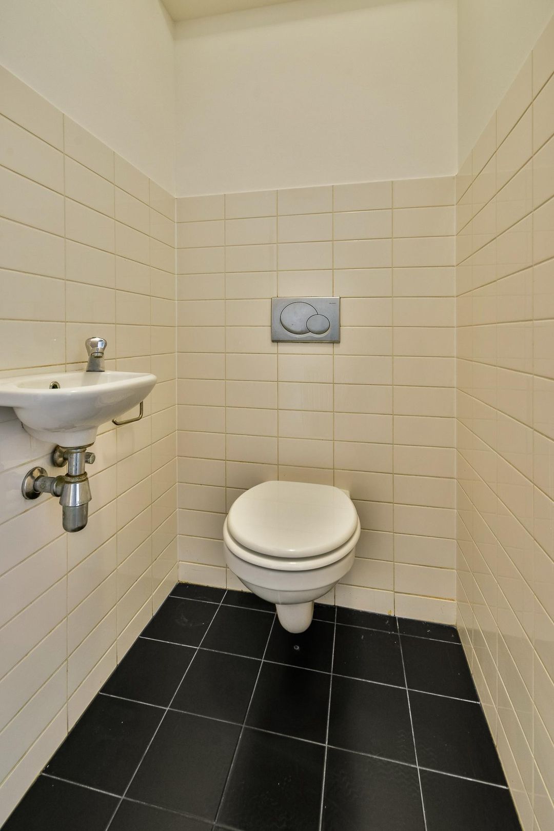 Renovated Monumental Apartment with Elevator in Amsterdam City Center — 17