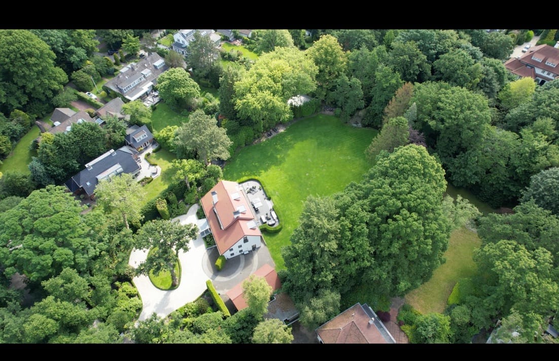 Stately Detached Villa with Expansive Garden Near Wassenaar Centre — 33