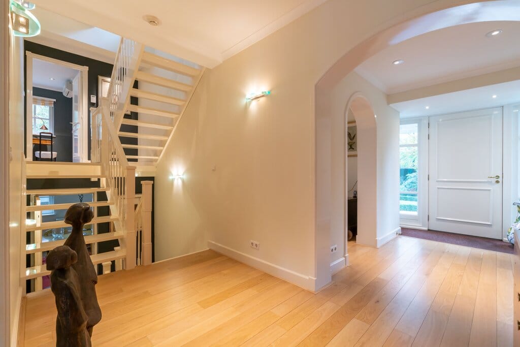 Stately Detached Villa with Expansive Garden Near Wassenaar Centre — 8