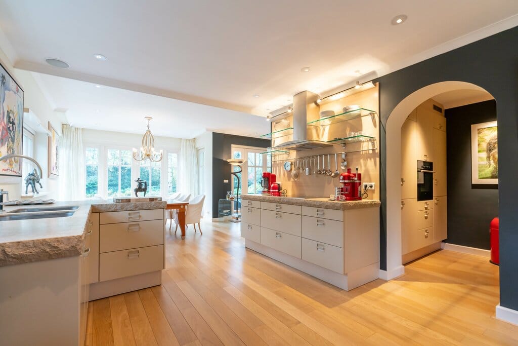 Stately Detached Villa with Expansive Garden Near Wassenaar Centre — 15