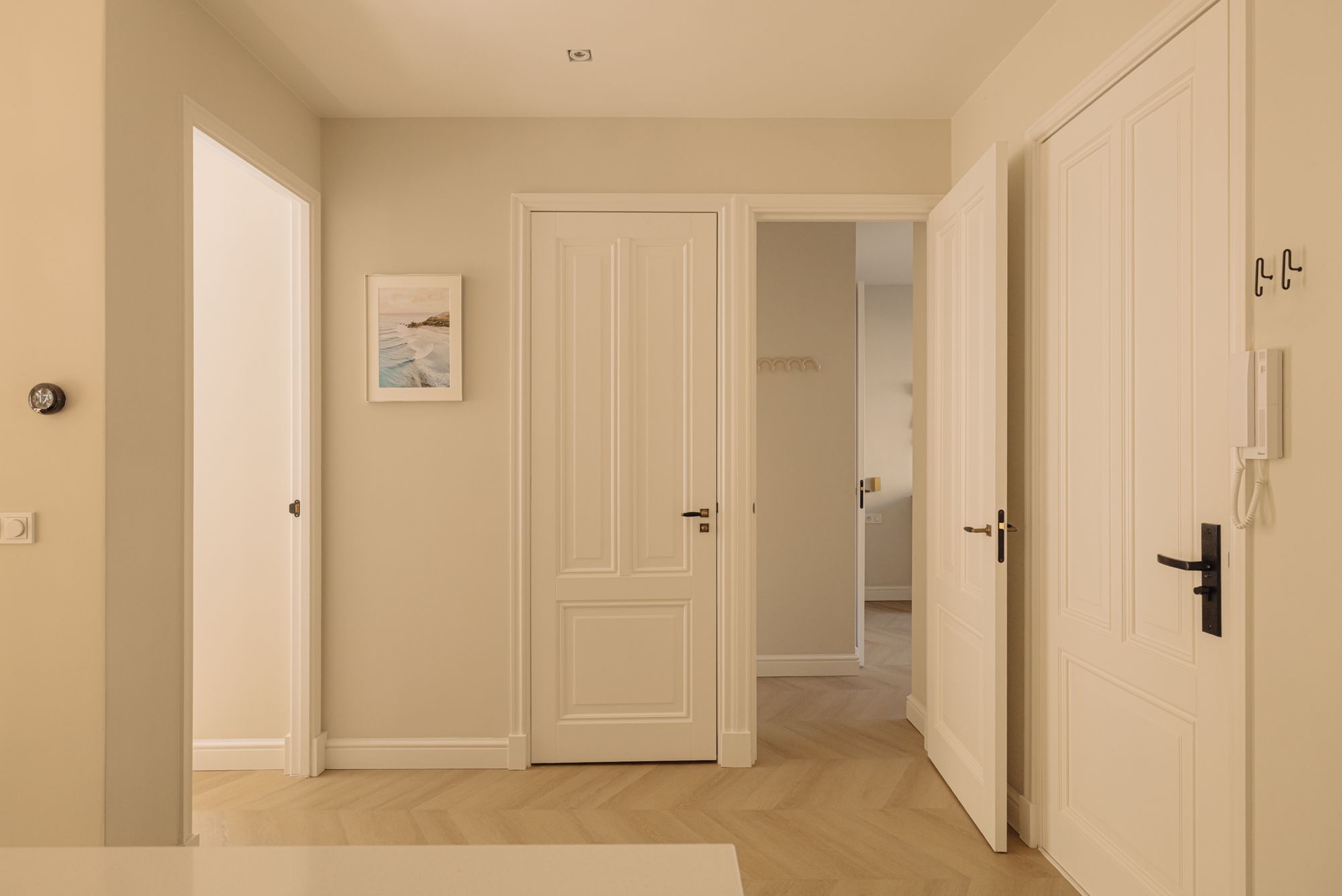 Fully Renovated Luxury Apartment with Two Bedrooms and Sunny Balcony in Amsterdam Rivierenbuurt — 12
