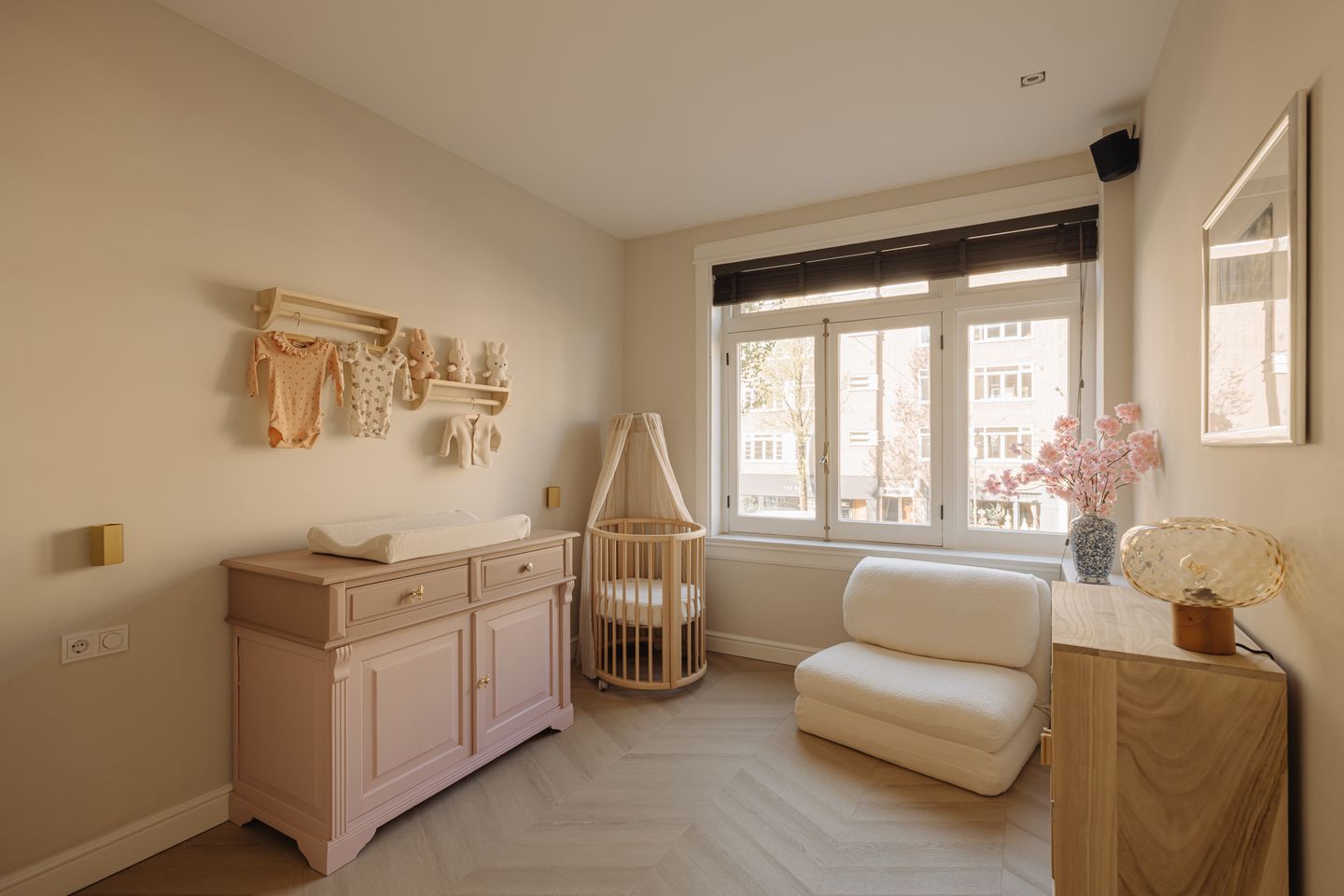 Fully Renovated Luxury Apartment with Two Bedrooms and Sunny Balcony in Amsterdam Rivierenbuurt — 20
