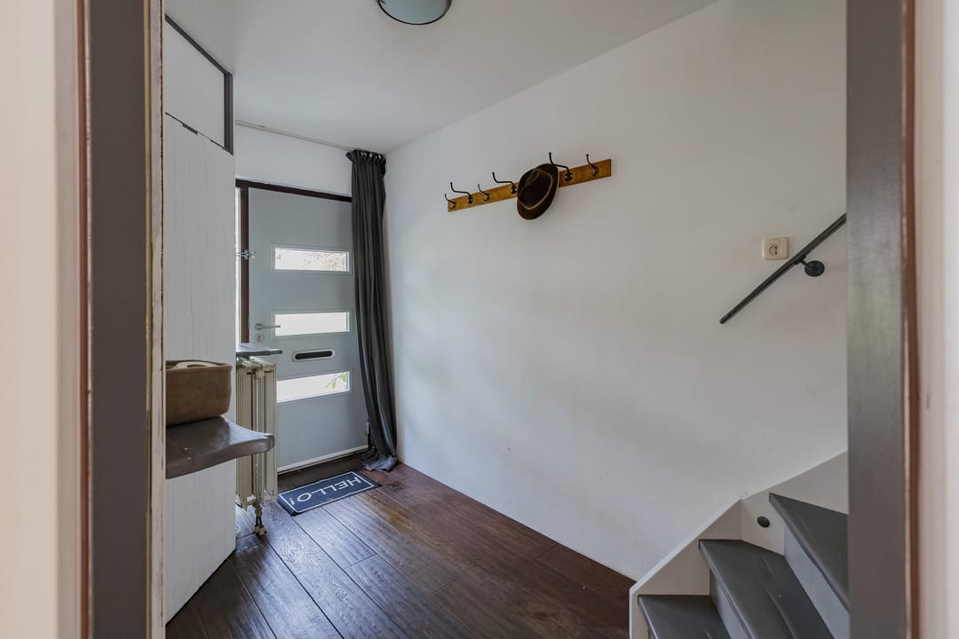 Spacious Four-Bedroom Terraced Home in Green Velserbroek — 11