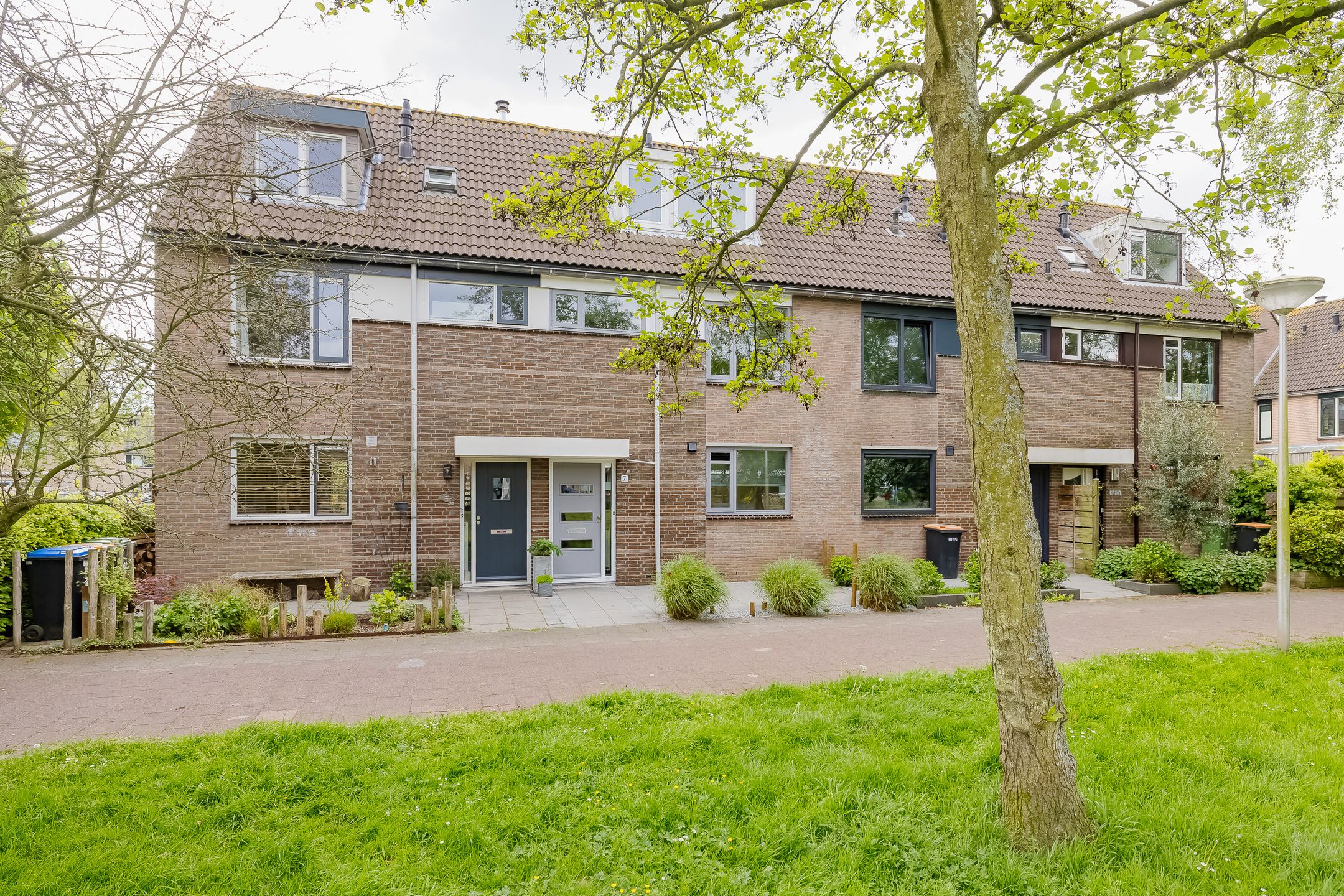 Spacious Four-Bedroom Terraced Home in Green Velserbroek — 9