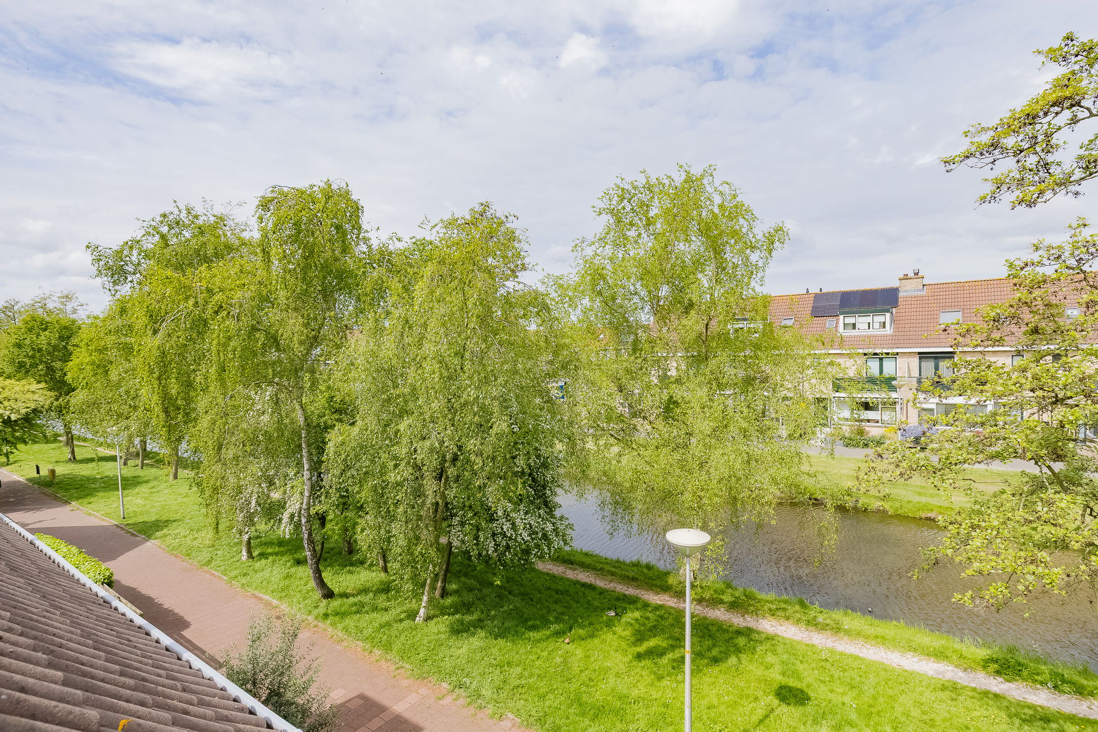 Spacious Four-Bedroom Terraced Home in Green Velserbroek — 45