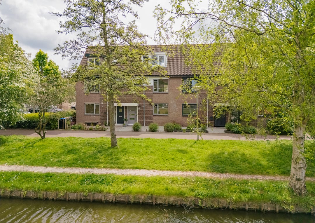 Spacious Four-Bedroom Terraced Home in Green Velserbroek — 46