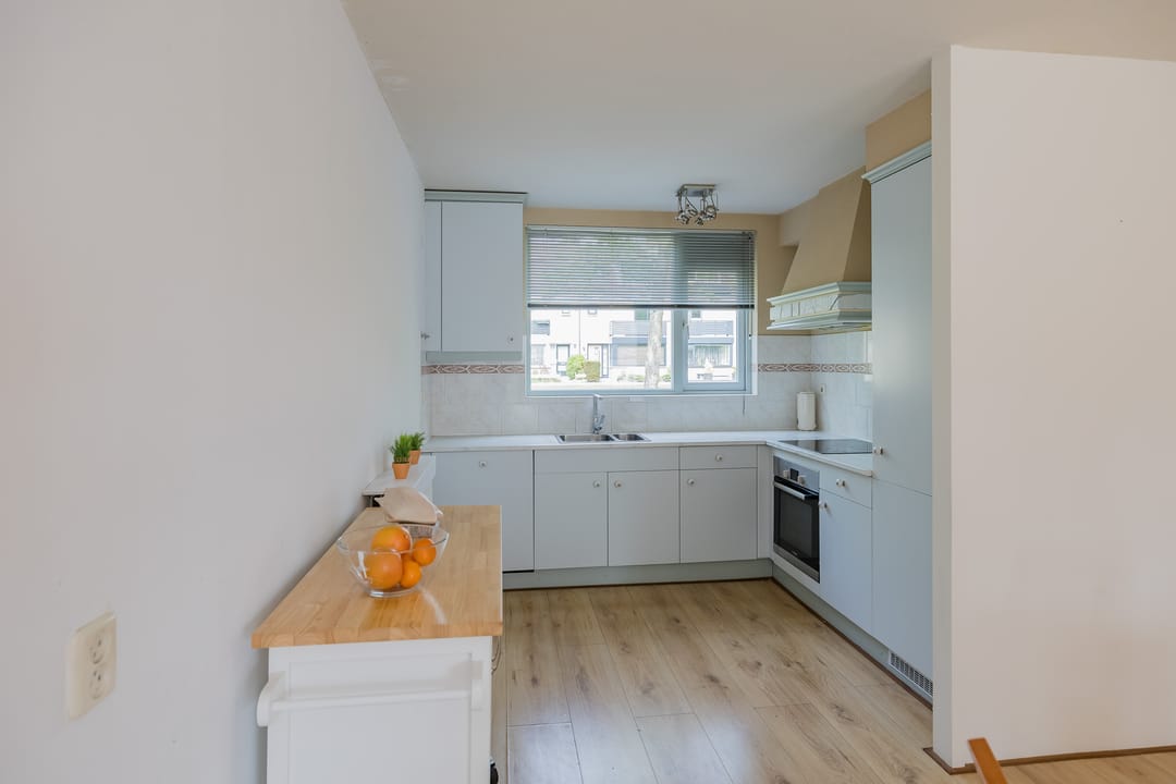 Spacious Four-Bedroom Terraced Home in Green Velserbroek — 23