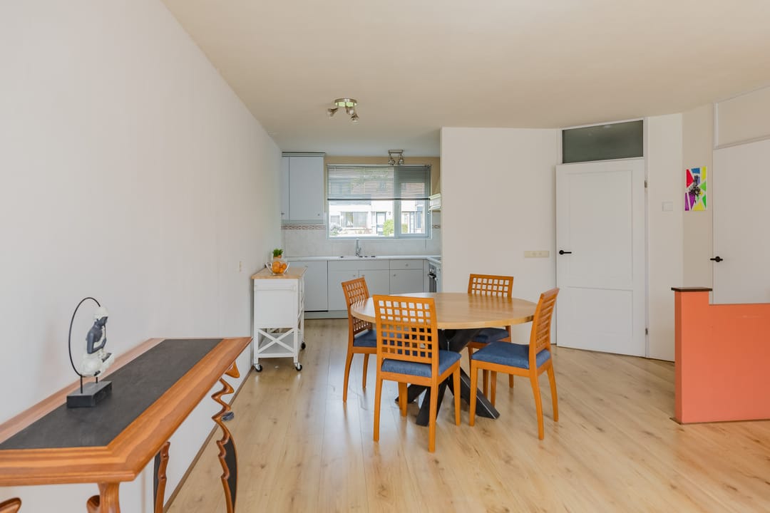 Spacious Four-Bedroom Terraced Home in Green Velserbroek — 22