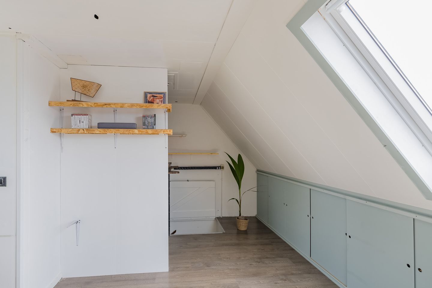 Spacious Four-Bedroom Terraced Home in Green Velserbroek — 44