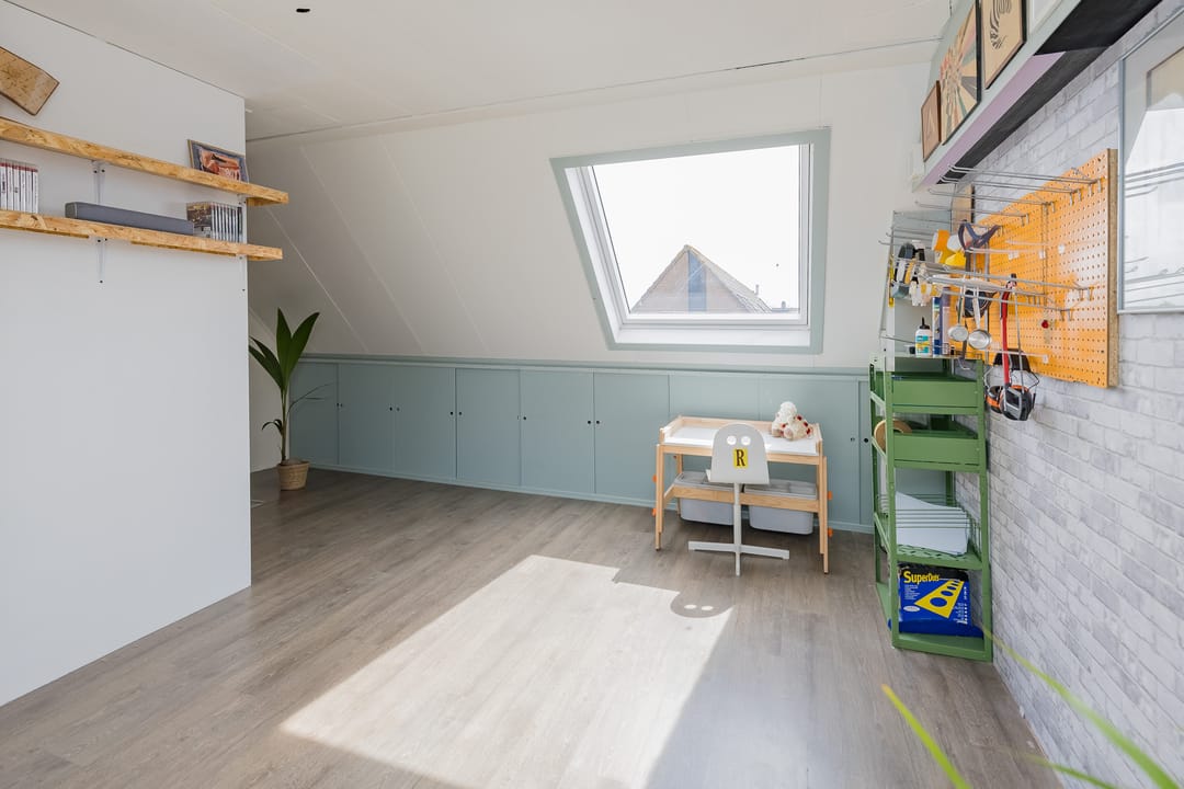 Spacious Four-Bedroom Terraced Home in Green Velserbroek — 43