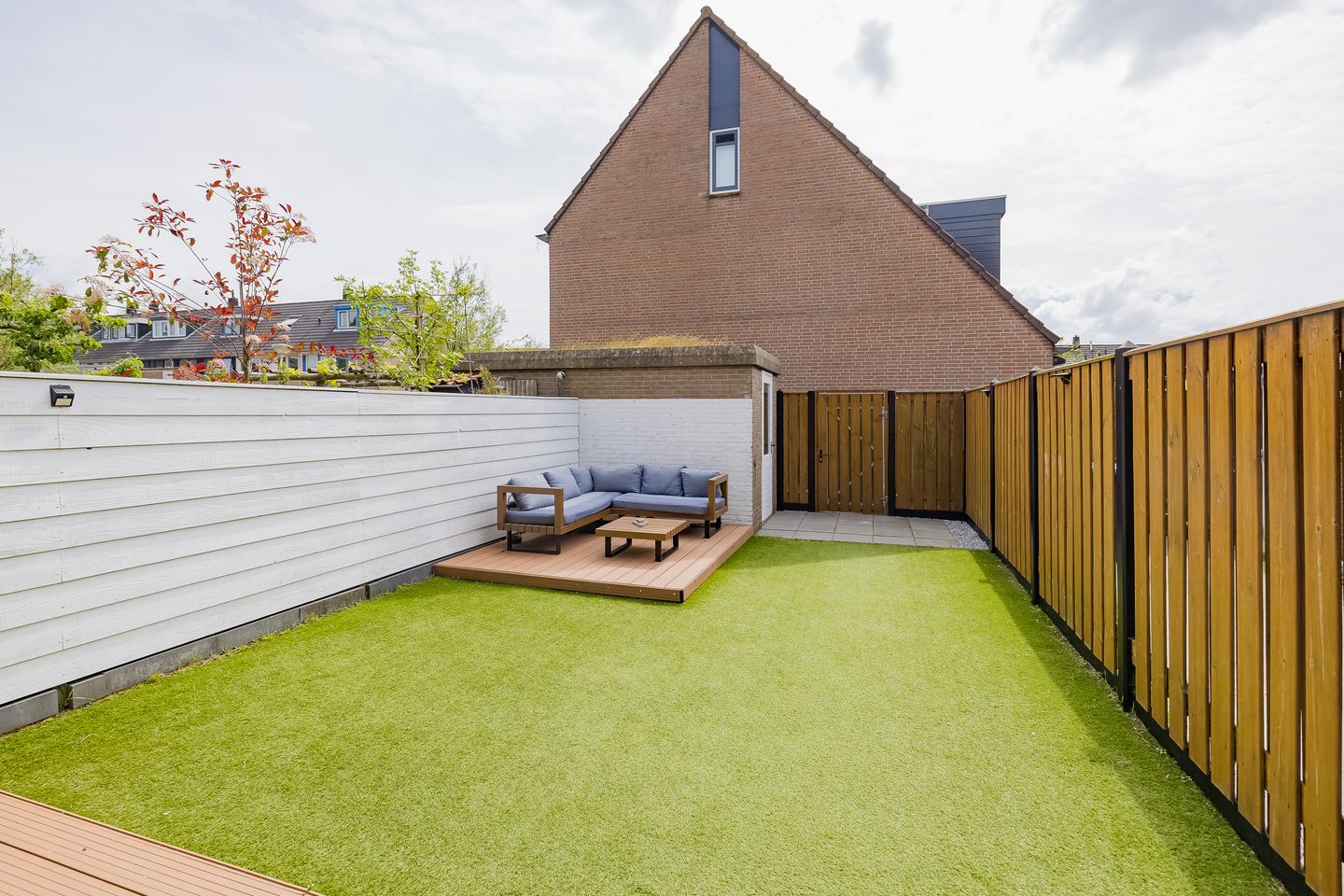 Spacious Four-Bedroom Terraced Home in Green Velserbroek — 25