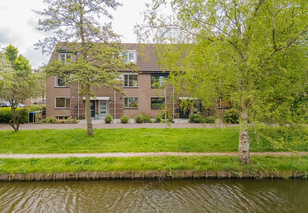 Spacious Four-Bedroom Terraced Home in Green Velserbroek — 47