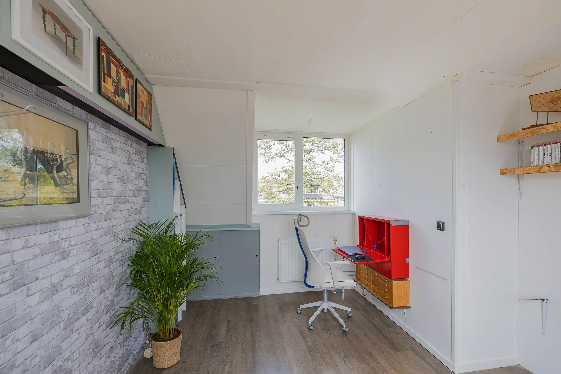 Spacious Four-Bedroom Terraced Home in Green Velserbroek — 42