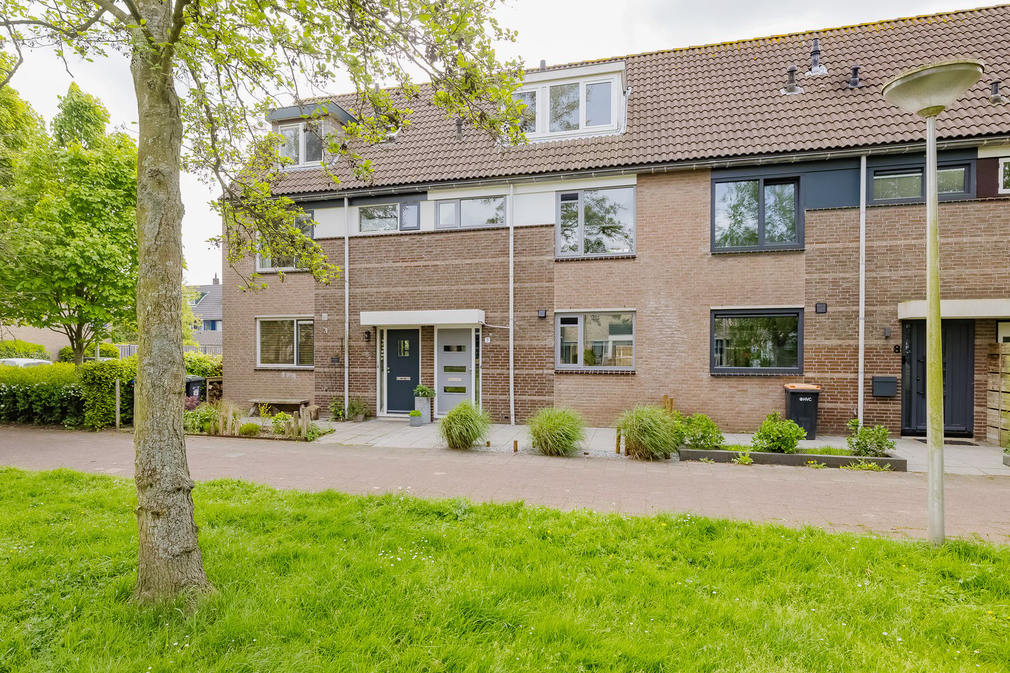 Spacious Four-Bedroom Terraced Home in Green Velserbroek — 10