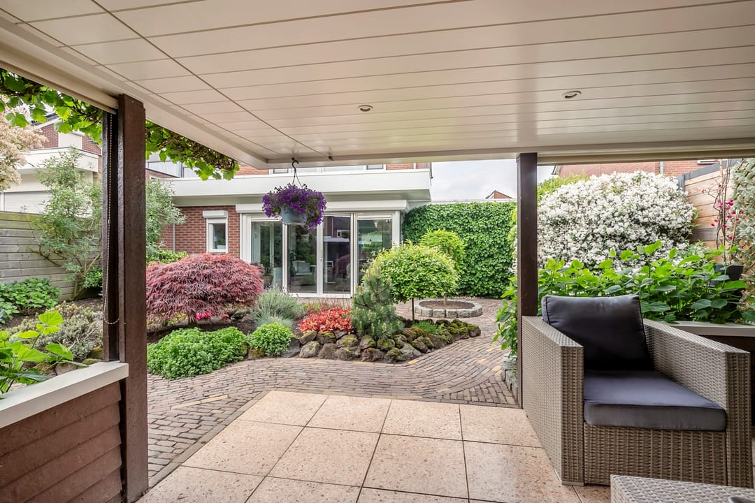 Spacious extended semi-detached family home with garage and deep garden in Lobith — 23