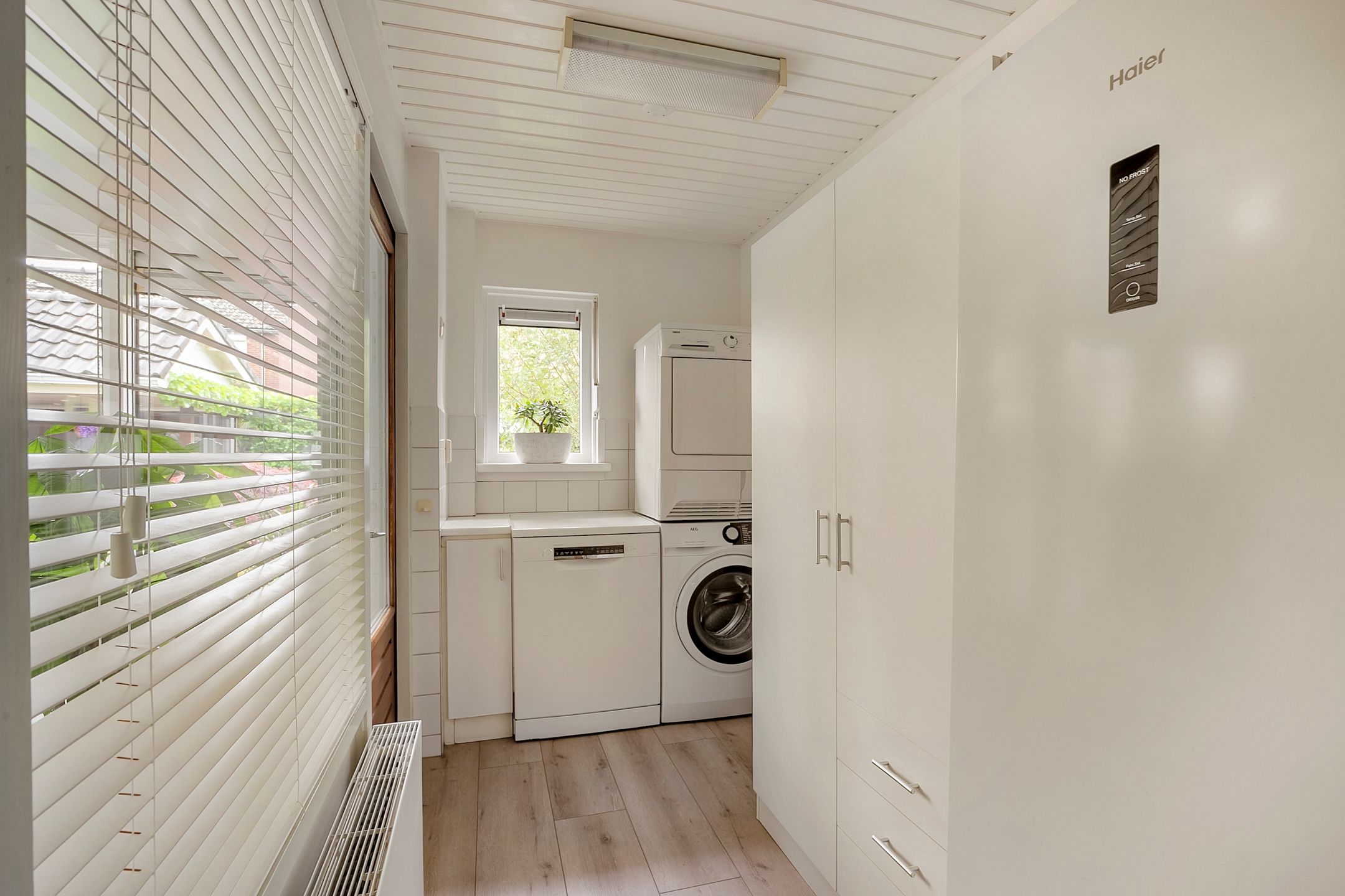 Spacious extended semi-detached family home with garage and deep garden in Lobith — 15
