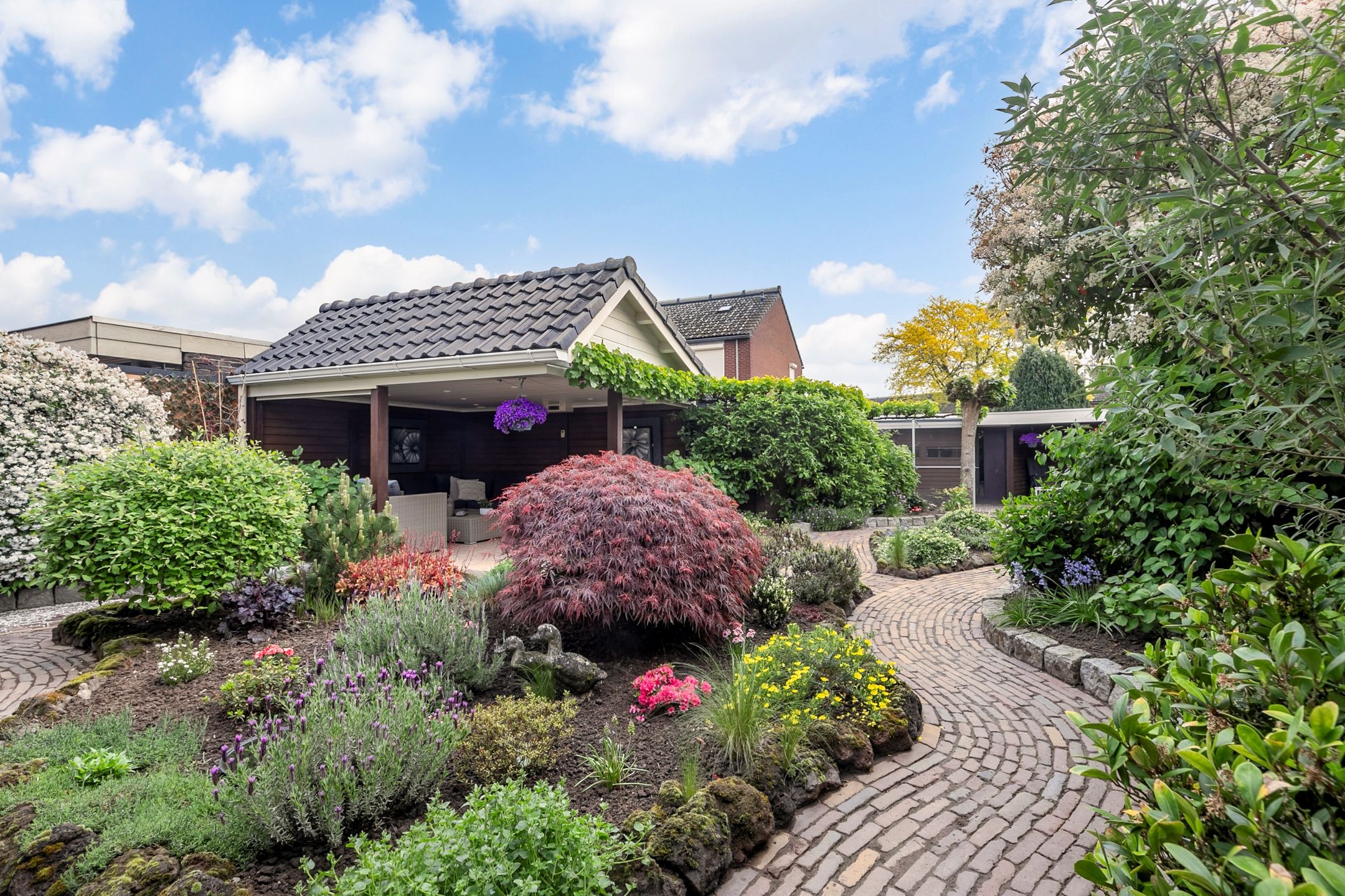 Spacious extended semi-detached family home with garage and deep garden in Lobith — 18